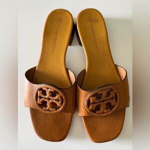 Tory Burch Bombe Miller Calf  Leather Logo Slide Caramel Corn/Hornet  9M